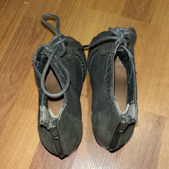 Dark green cut out heels - Picture 4 of 6